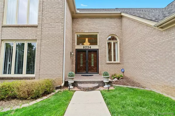 West Bloomfield Twp, MI 48324,6034 Beachwood Drive