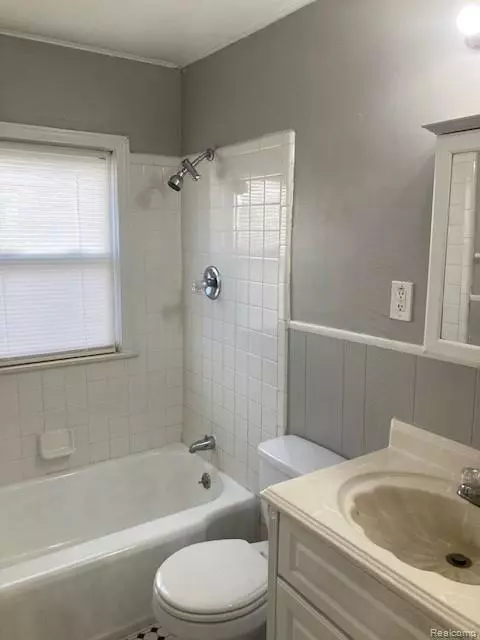 Harper Woods, MI 48225,18549 Elkhart Street