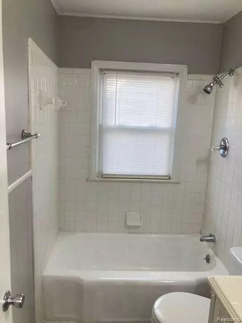 Harper Woods, MI 48225,18549 Elkhart Street