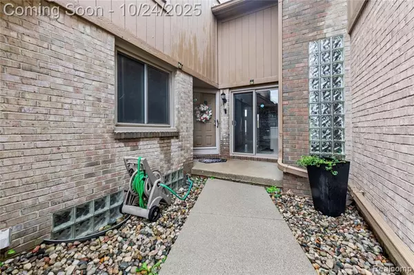 Farmington, MI 48331,29671 Sierra Pointe Circle