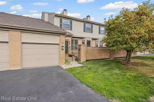 38494 Windsor 54, Farmington Hills, MI 48331