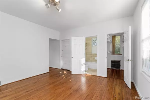 Ferndale, MI 48220,223 E Oakridge Street