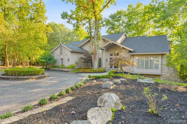 West Bloomfield Twp, MI 48323,3277 Bloomfield Park Drive