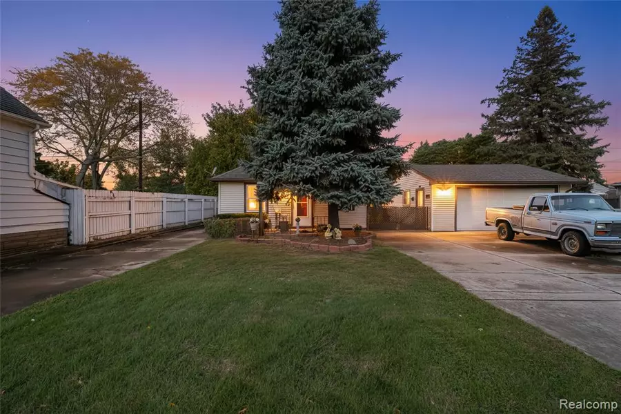 17083 Dora Street, Melvindale, MI 48122