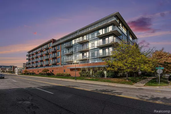 Royal Oak, MI 48067,101 Curry Avenue 404