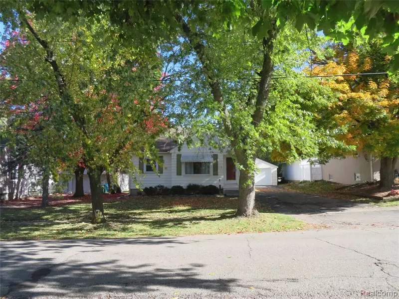 11601 Hazel Avenue, Grand Blanc, MI 48439