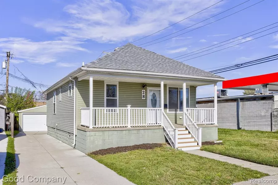 28 W Jarvis Avenue, Hazel Park, MI 48030