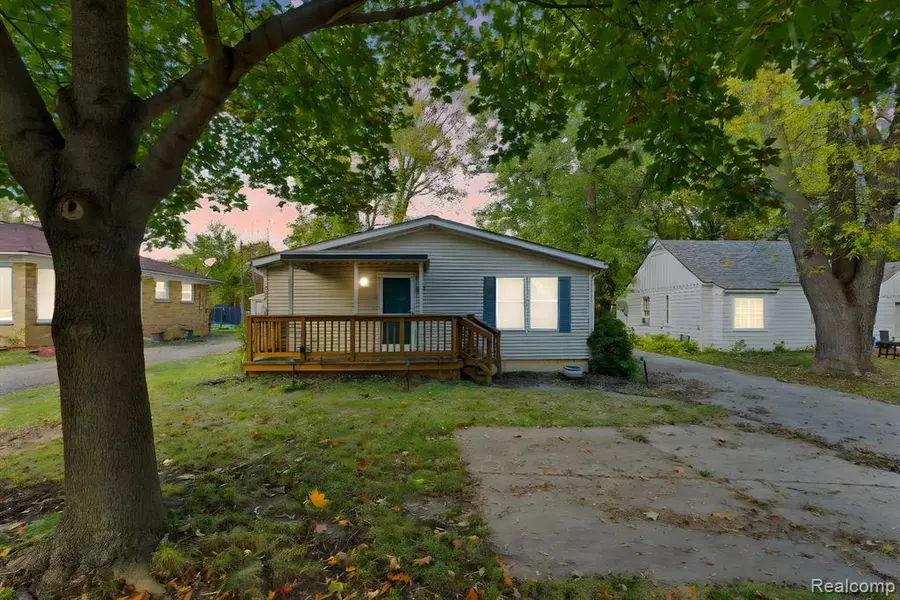 990 Voorheis Road, Waterford Twp, MI 48328