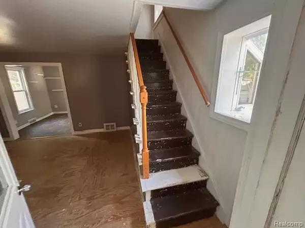 Keego Harbor, MI 48320,2411 Pine Lake Avenue