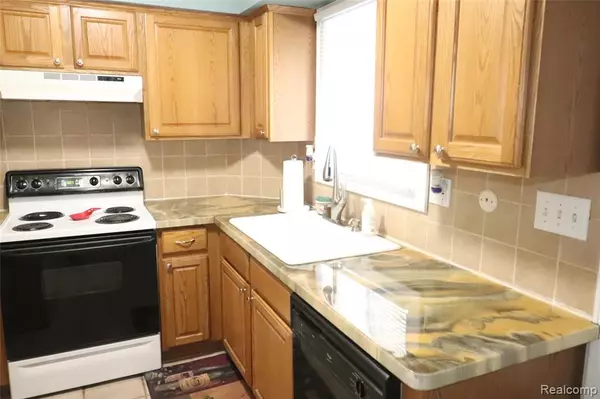 Belleville, MI 48111,806 Estrada Drive