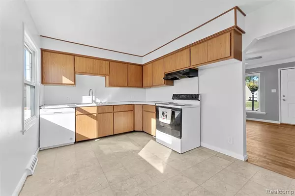 Lincoln Park, MI 48146,2083 Gregory Avenue