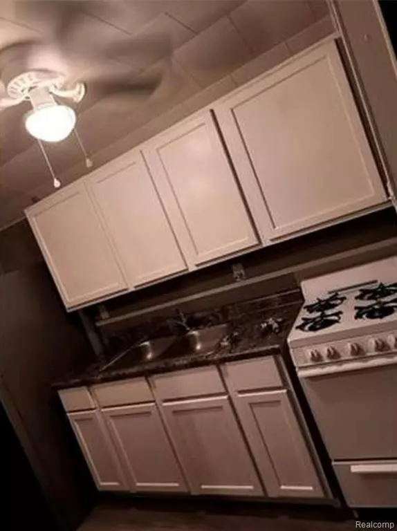 Monroe, MI 48161,801 E 4th Street 2 (Upstairs)