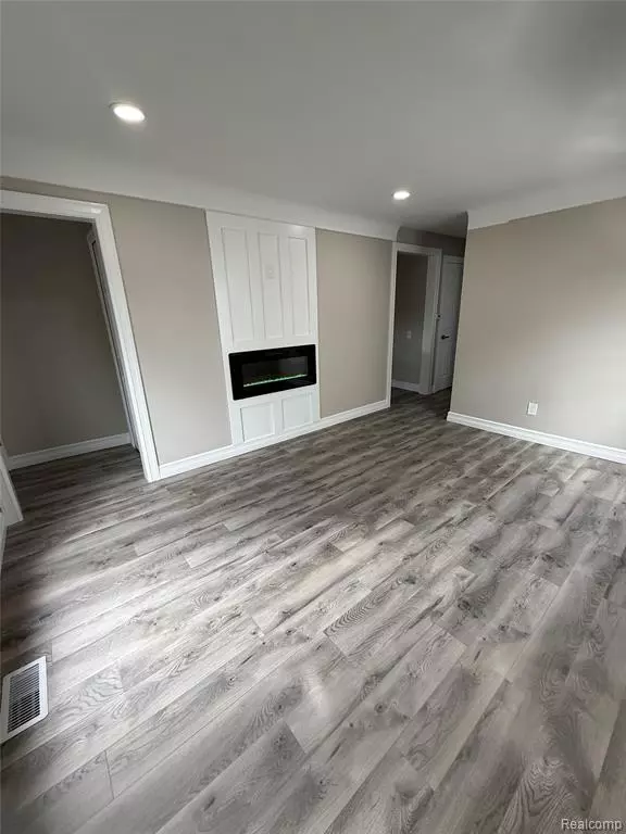 Hazel Park, MI 48030,1427 E Madge Avenue