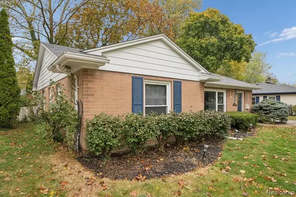 Beverly Hills Vlg, MI 48025,32463 Sheridan