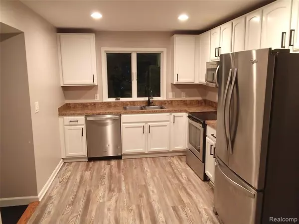 Rochester Hills, MI 48309,3365 BATHURST Avenue