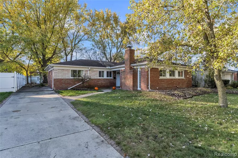 23372 Larkshire Street, Farmington, MI 48336