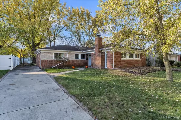 23372 Larkshire Street, Farmington, MI 48336