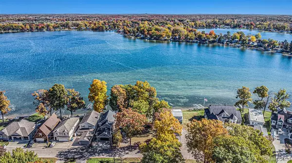 Fenton, MI 48430,13355 Lake Shore Drive