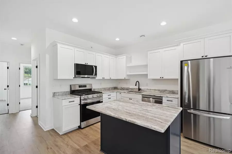 433 Village Drive 18 189, Walled Lake, MI 48390