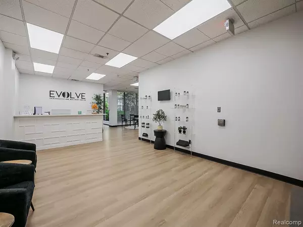 Bingham Farms Vlg, MI 48025,30100 Telegraph Road B