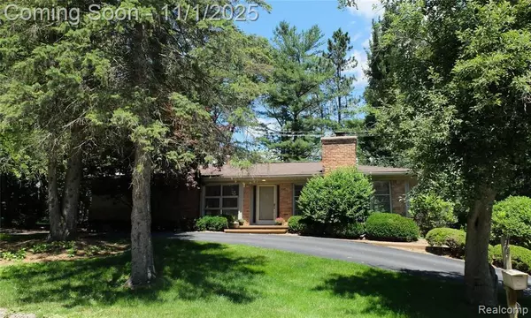 220 Applewood Lane, Bloomfield Twp, MI 48302