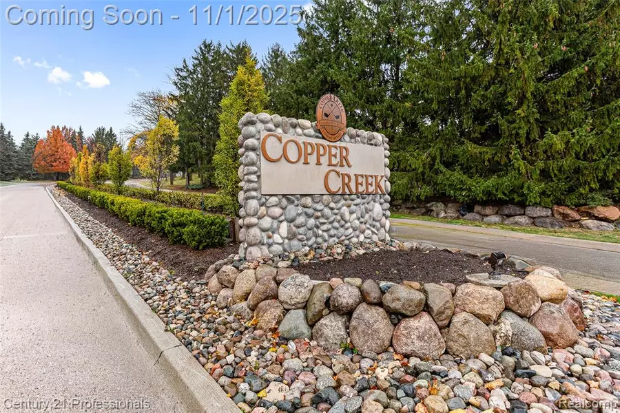 28074 Hickory Drive, Farmington, MI 48331