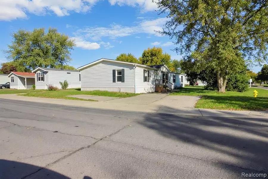 85 Oak Ridge, Monroe Twp, MI 48161