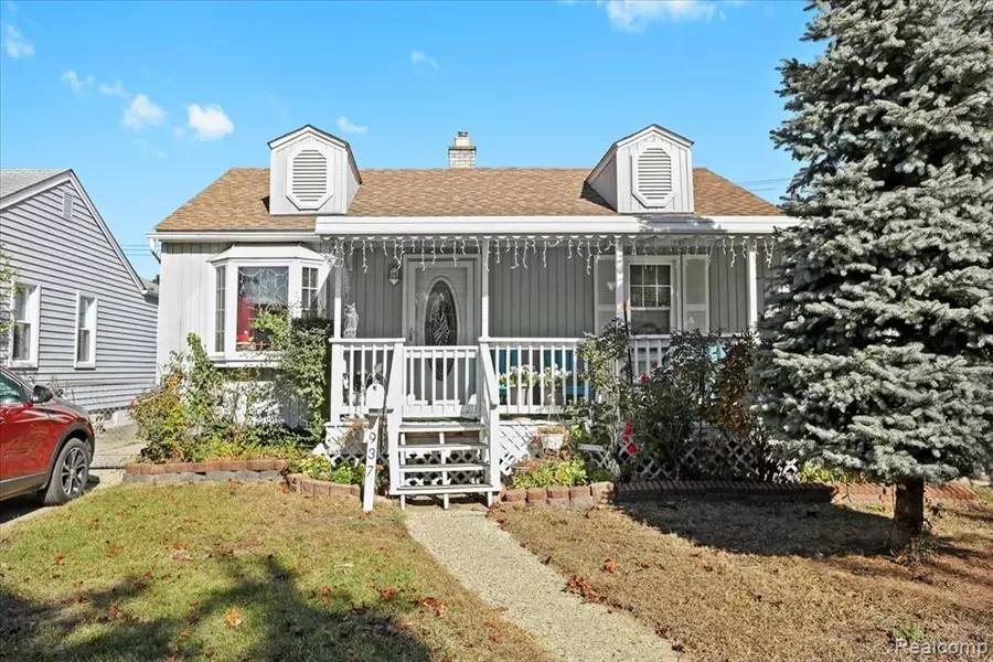 937 E Brickley Avenue, Hazel Park, MI 48030