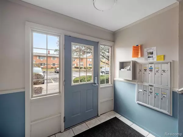 Rochester, MI 48307,805 PLATE Street 206