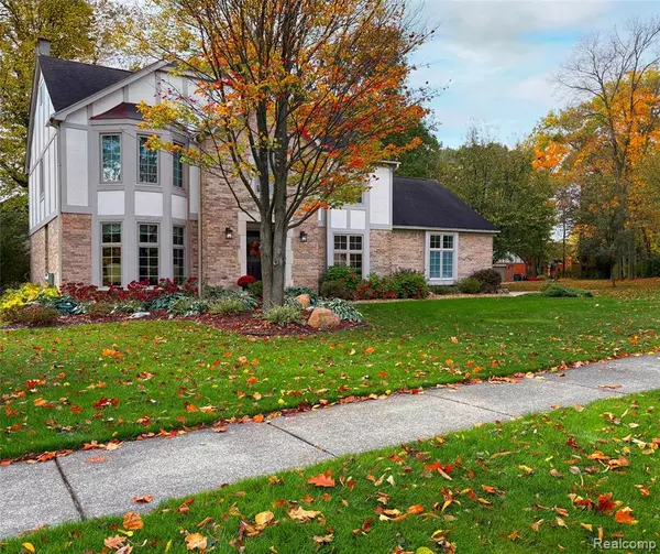 1381 Bradbury Drive, Troy, MI 48098