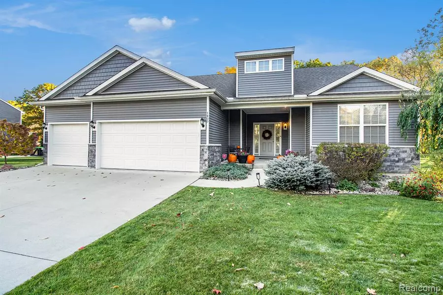 1400 Oakcrest Road, Howell Twp, MI 48843