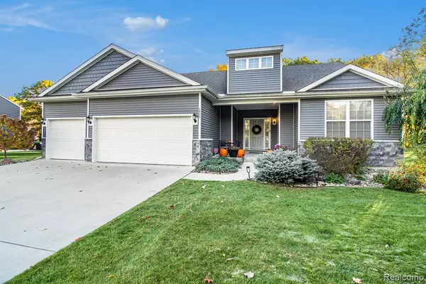 1400 Oakcrest Road, Howell Twp, MI 48843