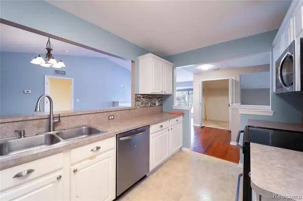 Macomb Twp, MI 48044,16256 Grandview Drive