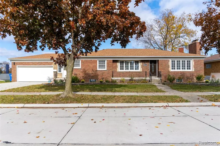 8153 Racine Road, Warren, MI 48093