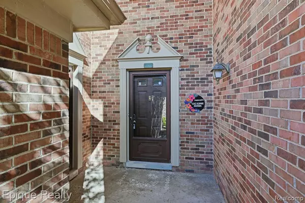 Farmington, MI 48331,36996 Dartmoor Drive