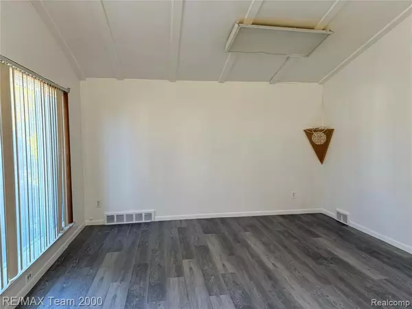 Dearborn Heights, MI 48125,4665 Syracuse Street