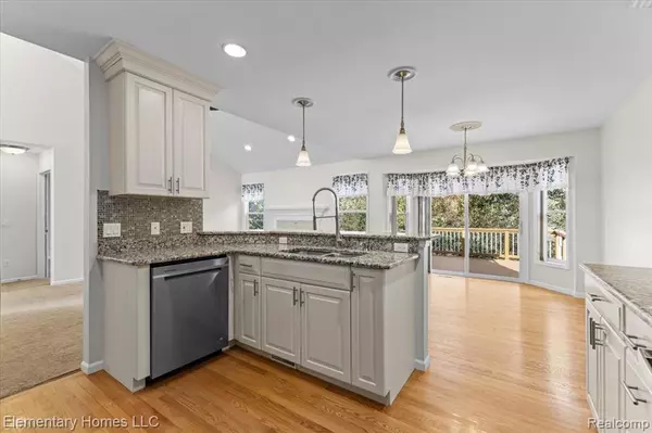 Waterford Twp, MI 48327,1247 Windsong Drive