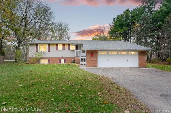 920 Del Sher Drive, Brighton, MI 48114