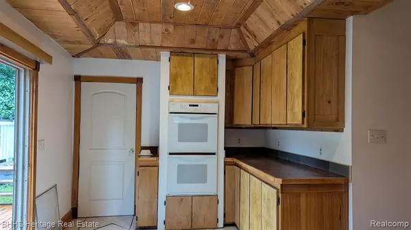 Howell, MI 48843,909 S Michigan Avenue