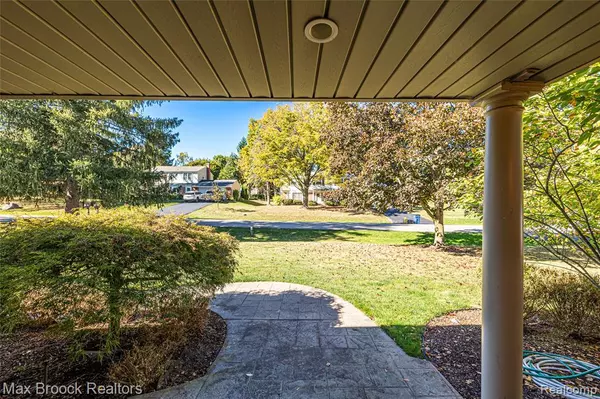 Bloomfield Hills, MI 48301,5605 Woodwind Drive