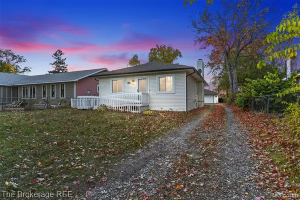 1140 Round Lake Road, White Lake Twp, MI 48386