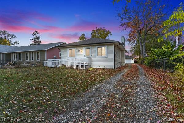 1140 Round Lake Road, White Lake Twp, MI 48386