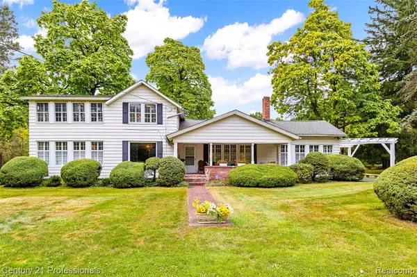 8051 Bridge Lake Road, Springfield Twp, MI 48348