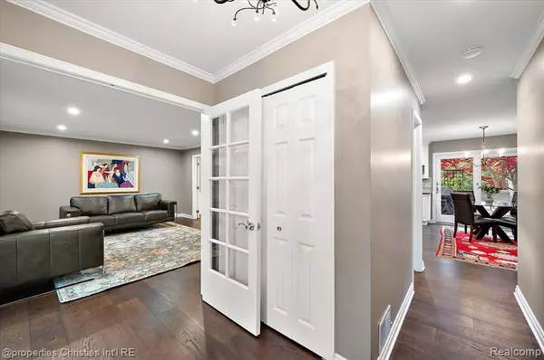 Bingham Farms Vlg, MI 48025,31301 Coachlight Lane