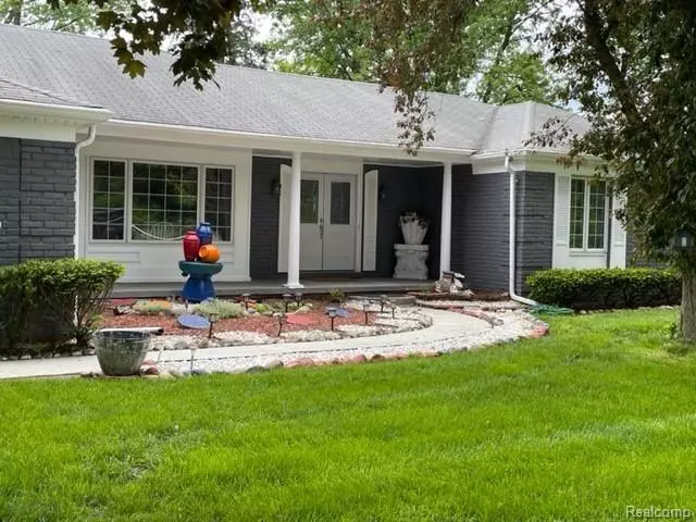 429 BELLA VISTA Drive, Grand Blanc Twp, MI 48439