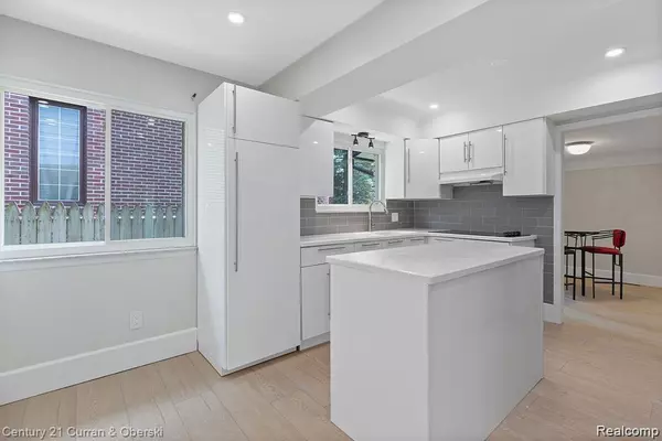 Grosse Pointe, MI 48230,1386 Three Mile Drive