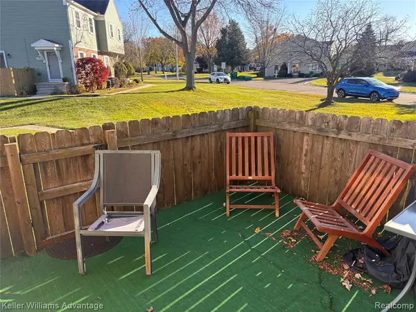 Novi, MI 48375,23594 N Rockledge