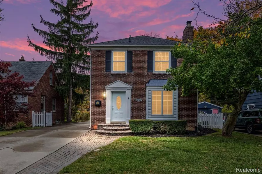 20727 Marter Road, Grosse Pointe Woods, MI 48236