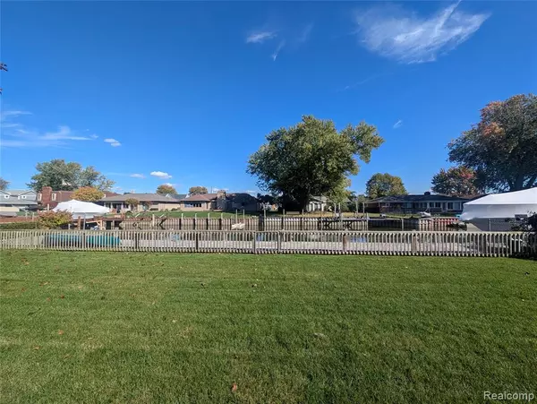 Harrison Twp, MI 48045,41432 Windmill Street