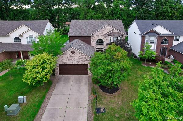 1387 Hartland Drive, Troy, MI 48083